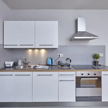Kornelia Apartment *